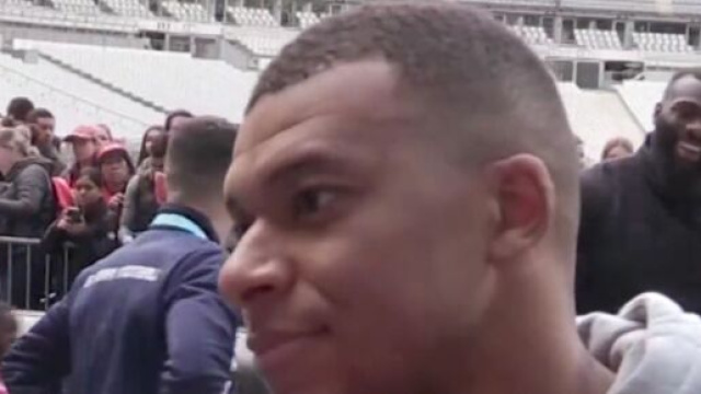 Le regard glacial de Mbapp&eacute; (capture Twitter RMC Sport)