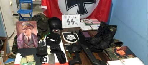 Materiais apreendidos na casa de adolescente (Reprodu&ccedil;&atilde;o/Pol&iacute;cia Civil do Rio Grande do Sul)