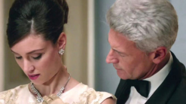 Il Paradiso delle Signore, trame 25-26 aprile: Flora d&agrave; un ultimatum a Umberto, incidente per Clara.