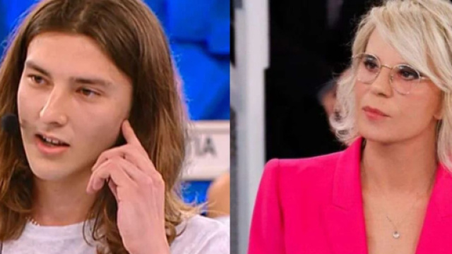 Amici 22, retroscena 5&deg; serale: Cricca teme di uscire e si dispera, Maria blocca le riprese.