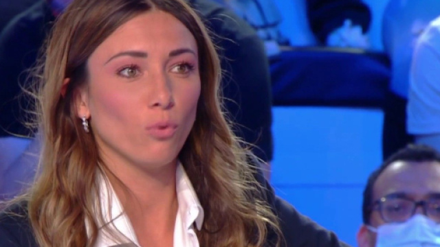 Delphine Wespiser a fait ses adieux au plateau de TPMP. Source : twitter @TPMP