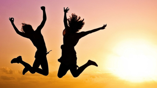 L'oroscopo del 19 aprile, Gemelli felici e Ariete creativo.