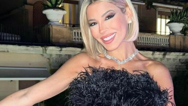 Oriana Marzoli, nuovo progetto all'orizzonte: l'ex gieffina lancia una linea di costumi.