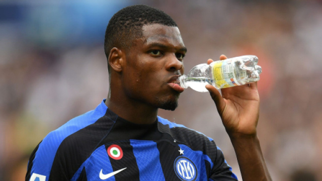 Il Barcellona vorrebbe Dumfries dall'Inter: Milan su Zaccagni della Lazio.