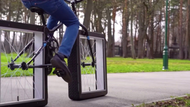 Ingegnere progetta una bicicletta che funziona con gomme quadrate: la struttura &egrave; fissa