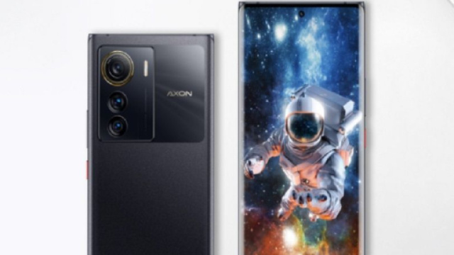 Le ZTE Axon 50 Ultra embarque un triple appareil photo (Screenshoot Twitter @gizmochina)