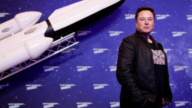 Rinviato il volo del razzo di SpaceX