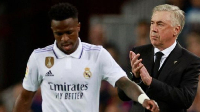 Vinicius et Carlo Ancelotti avec le Real Madrid (capture Twitter Football365)