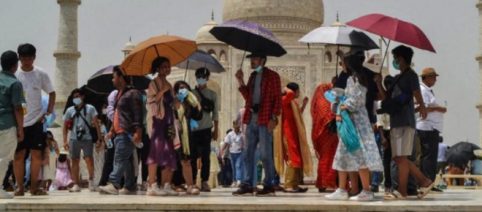 Coup de chaleur en Inde : un million de personnes réunies au soleil, un dizaine de morts déplorés