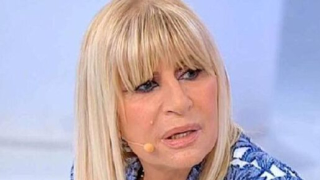 Uomini e donne, Gemma 'smascherata': 'Fa perdere credibilit&agrave; al programma, che ci fa l&igrave;'.