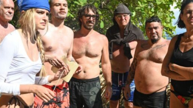 Isola dei Famosi, provvedimento per Accopiados: 'Fuoco acceso con l'aiuto di altre trib&ugrave;'.