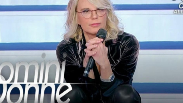 Uomini e donne, cambio programmazione: saltano le puntate del 21, 24 e 25 aprile.