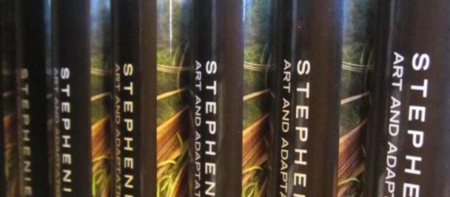 Several copies of the first 'Twilight' graphic novel (Image source: BrokenSphere/Wikimedia Commons)