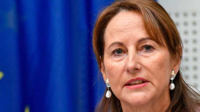 S&eacute;gol&egrave;ne Royal invit&eacute;e sur TPMP pour d&eacute;battre de sujet d'actualit&eacute;. Source : screenshots twitter @TPMP