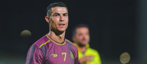 CR7 recibi&oacute; la tarjeta de amonestaci&oacute;n durante partido por una llave aplicada a un jugador del otro equipo (Twitter, AlNassrFC)