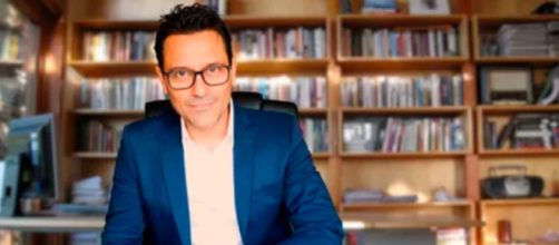 Recientemente Daniel Santi&ntilde;o public&oacute; su segunda novela 'Insidia' (Twitter, Edicirculorojo)