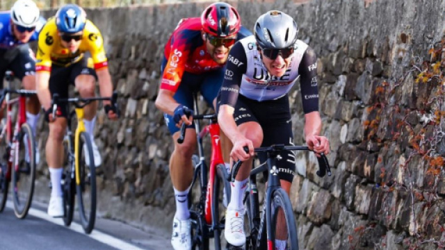 Ciclismo, il preparatore di Tadej Pogačar boccia l'uso del bicarbonato.