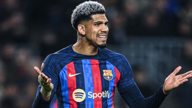 Mercato Inter: la dirigenza vorrebbe il difensore del Barcellona Ronald Araujo