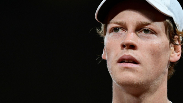 Sinner si ferma e punta Madrid: polemiche per un tennis che spreme i giocatori.