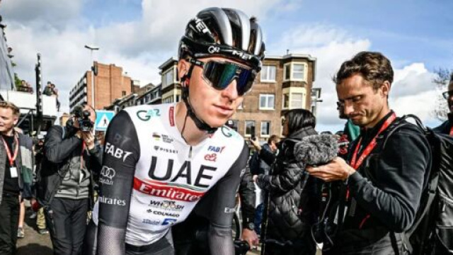 Il Ds di Tadej Pogacar sull'incidente alla Liegi: 'La sua ruota anteriore &egrave; esplosa'.