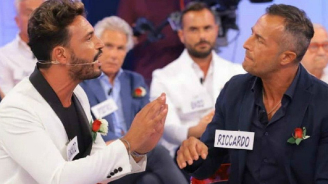 Uomini e Donne, rissa tra Incarnato e Guarnieri, fan delusi: 'La taglieranno nel montaggio'.