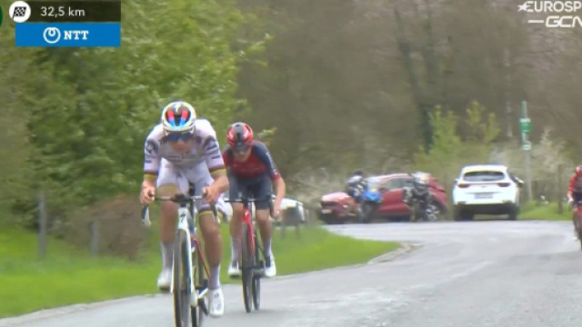 Ciclismo, Remco Evenepoel seguito da Tom Pidcock alla Liegi Bastogne Liegi.