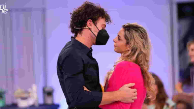 Uomini e donne, Federico e Carola nel mirino di Dainese