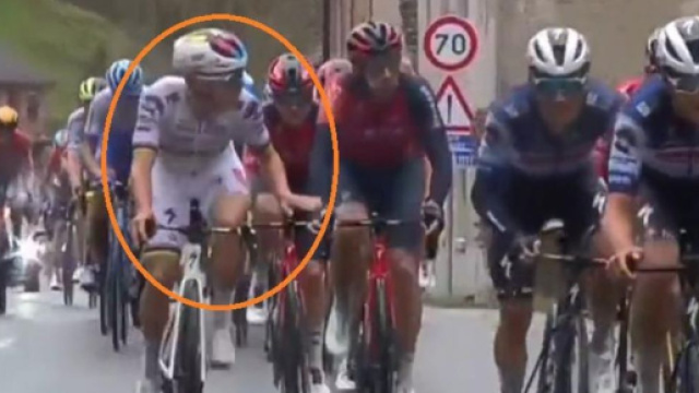 Ciclismo, Remco Evenepoel si arrabbia con Attila Valter