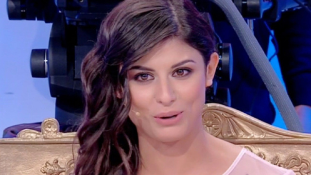 La ex tronista e corteggiatrice di uomini e donne Giulia Cavagli&agrave; contro la compagnia aerea Vueling