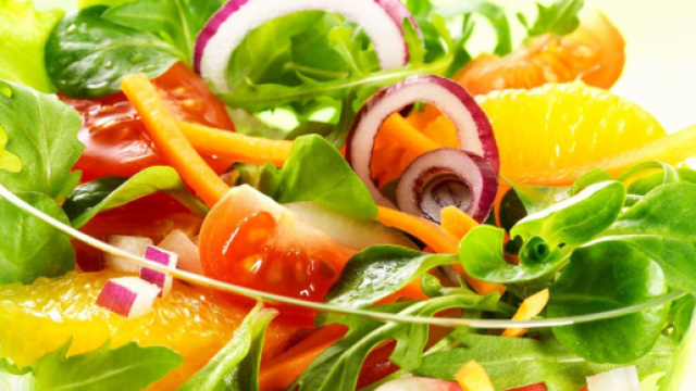 Tre insalate vegane perfette per la primavera.