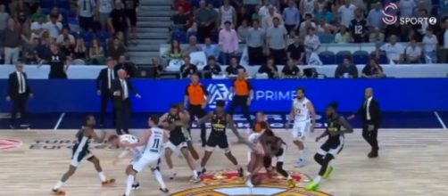 La trifulca se prolong&oacute; m&aacute;s de un minuto (Captura de pantalla Sport2)