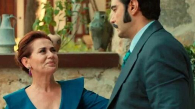 Terra amara, trame turche: Demir compra la vecchia casa di Naciye per Sevda.