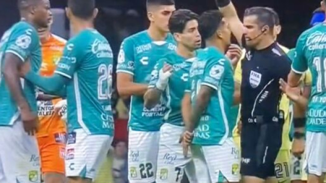 La rencontre entre le Leon et le Club America a &eacute;t&eacute; le th&eacute;&acirc;tre d'une sc&egrave;ne assez insolite. (screenshot Twitter - @ramosrizo)