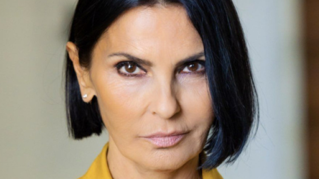 Un posto al sole trame aprile: Marina prende una decisione drastica su Roberto.