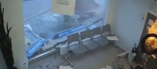 Momento despu&eacute;s de la explosi&oacute;n de la secadora en una lavander&iacute;a de A Coru&ntilde;a (Twitter/SocialDrive)