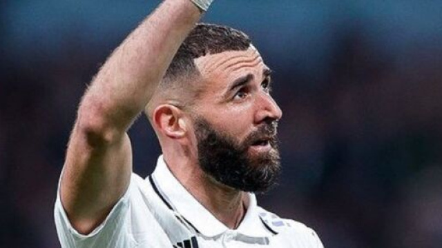 Karim Benzema sous les couleurs du Real Madrid (capture Twitter @CamisetassShop)