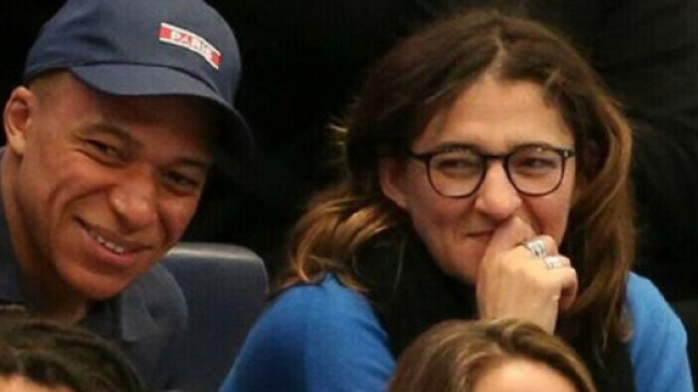 Kylian Mbapp&eacute; et sa maman (capture Twitter Actu Foot)