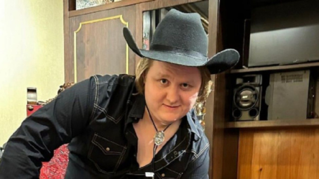 Le chanteur &eacute;cossais Lewis Capaldi (Screenshoot Twitter @iHeartRadio)