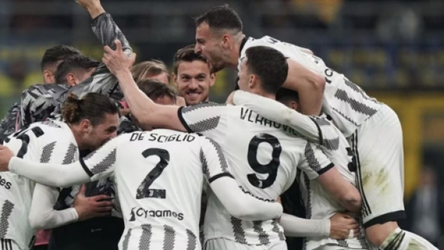 Nella foto un'esultanza di squadra da parte della Juventus.