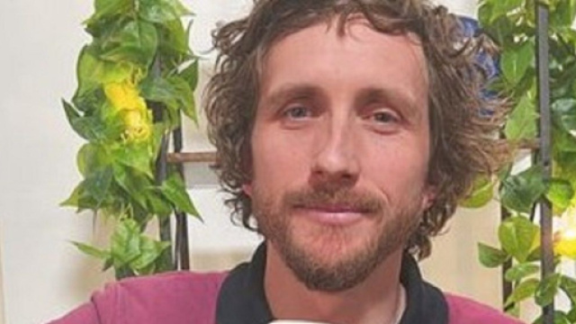 L'humouriste Baptiste Lecaplain au micro de RMC Sport (capture Twitter @RMC)