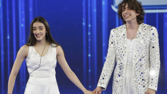 Giulia Stabile commenta le voci di crisi con Sangiovanni: 'Continue invenzioni'.