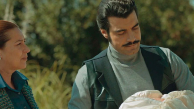 Terra amara, episodi turchi: Demir fuori controllo allontana Leyla e Adnan dalla tenuta.