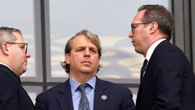 Apr&egrave;s avoir limog&eacute; Graham Potter, Todd Boehly aurait son plan pour sauver le club. Twitter @DeadLineDayLive