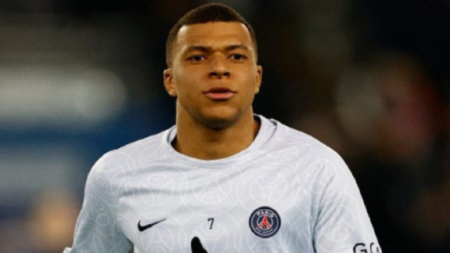 Kylian Mbapp&eacute; sous les couleurs du PSG (capture Twitter sports.fr)