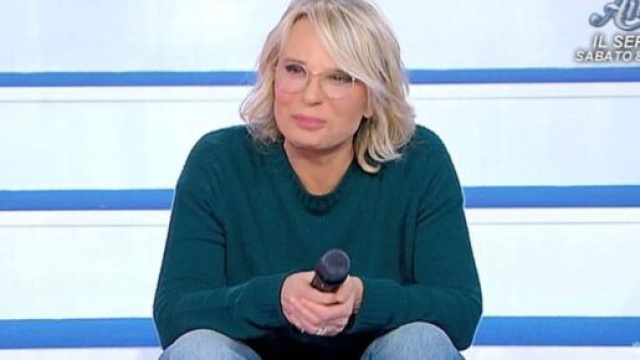 Uomini e donne, cambio programmazione: stop per Pasquetta, Maria De Filippi si ferma.