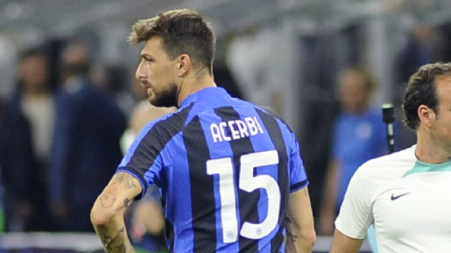 Acerbi chiede scusa ai tifosi dell'Inter per l'errore contro la Lazio.