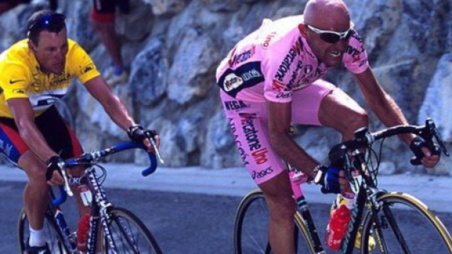 Ciclismo, Marco Pantani e Lance Armstrong al Tour de France