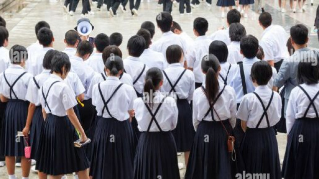 L' educazione in Giappone, la divisa &egrave; obbligatoria dopo le elementari