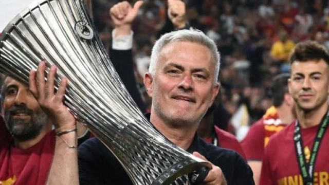 Mourinho de plus en plus proche d'une arriv&eacute;e au PSG. (screenshot Twitter - @lnstantFoot)