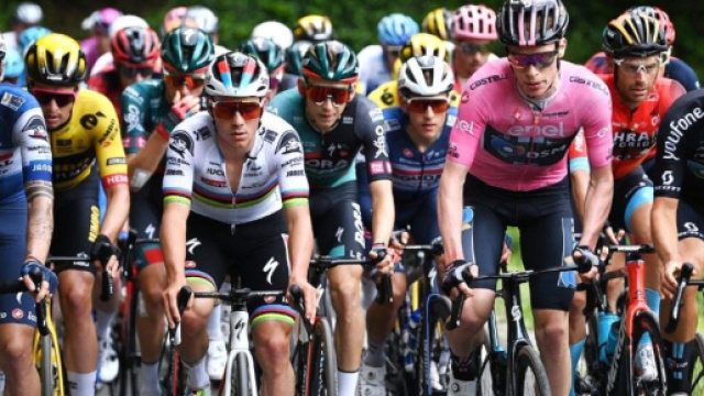 Ciclismo, Remco Evenepoel nella tappa di Fossombrone del Giro d'Italia